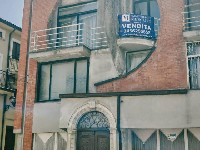 Palazzo in vendita a Sant'angelo Le Fratte, Basilicata