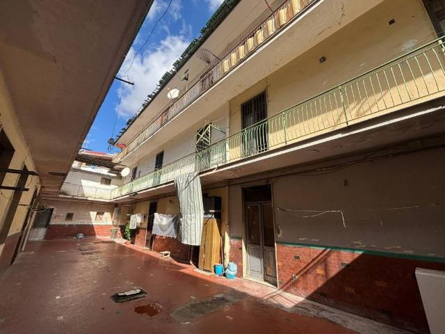 Palazzo in vendita a Sant'antimo, Campania