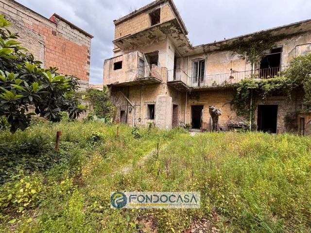 Palazzo in vendita a Sant'antimo, Campania