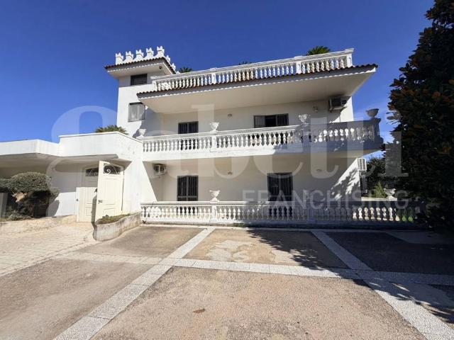 Palazzo in vendita a Sant'Egidio del Monte Albino, Salerno