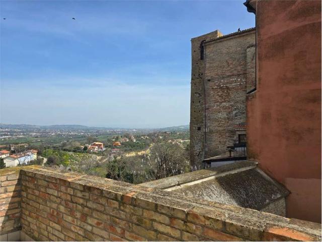 Palazzo in vendita a Unione dei Comuni della Val Vibrata, Sant'omero