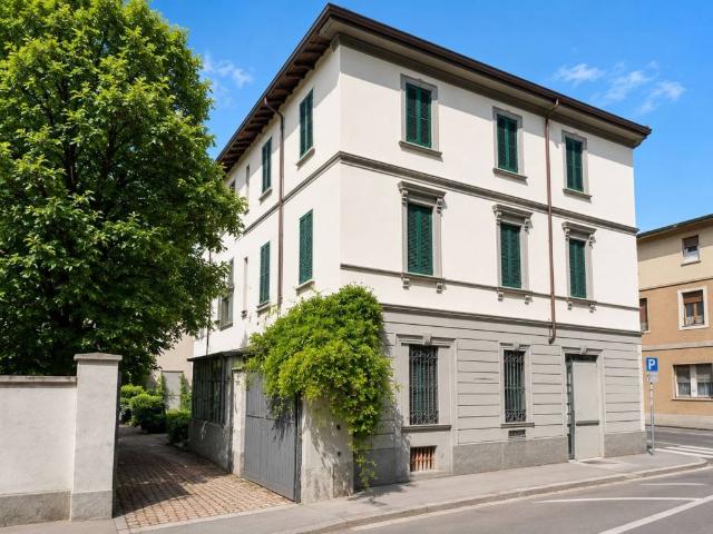 Palazzo in vendita a Volta-Prealpi, Saronno