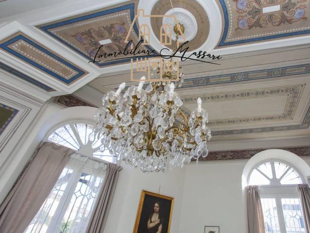 Palazzo in vendita a Sarzana, Liguria