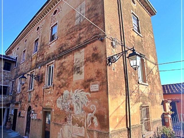 Palazzo in vendita a Sassetta, Toscana