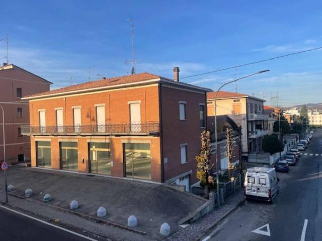 Palazzo in vendita a Unione dei comuni del Distretto Ceramico, Sassuolo
