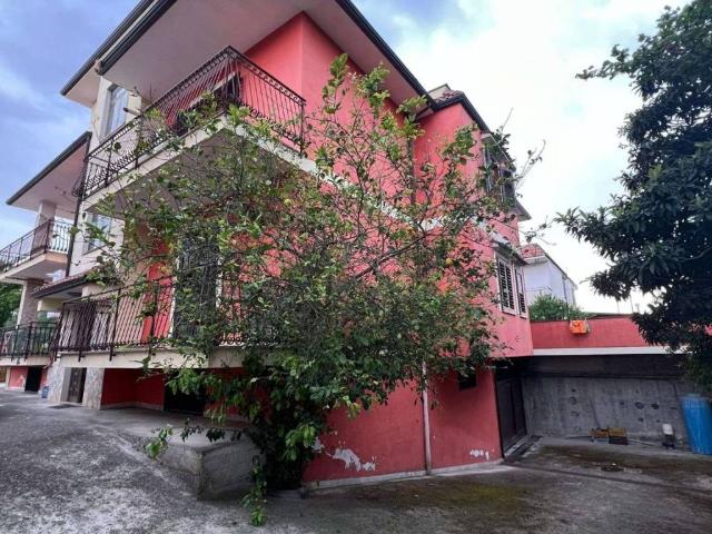 Palazzo in vendita a Saviano, Campania
