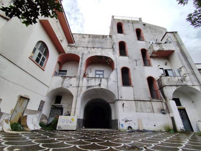 Palazzo in vendita a Scafati, Campania