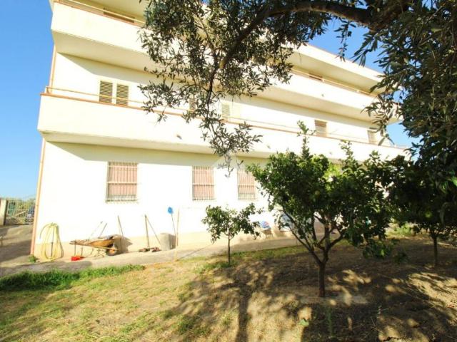 Palazzo in vendita a Calabria, Catanzaro