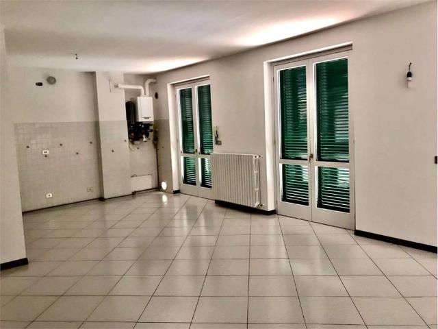 Palazzo in vendita a Senna Comasco, Lombardia
