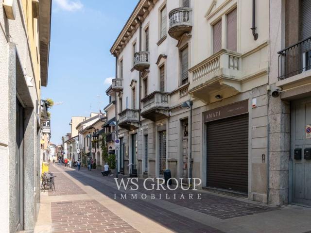 Palazzo in vendita a Santa Valeria, Seregno