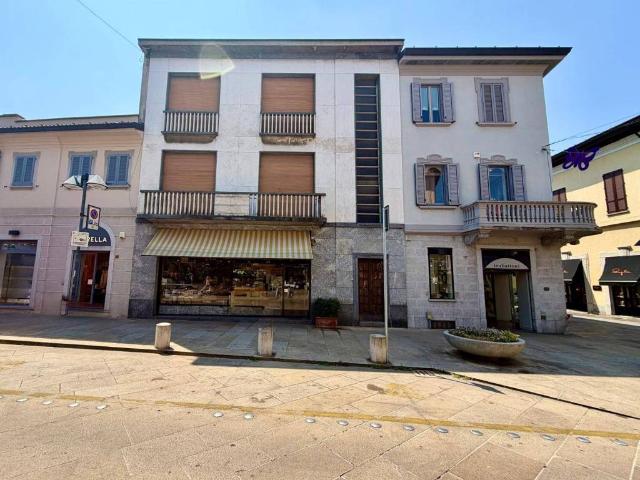 Palazzo in vendita a San Rocco, Seregno