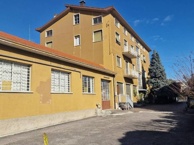 Palazzo in vendita a Seregno, Lombardia
