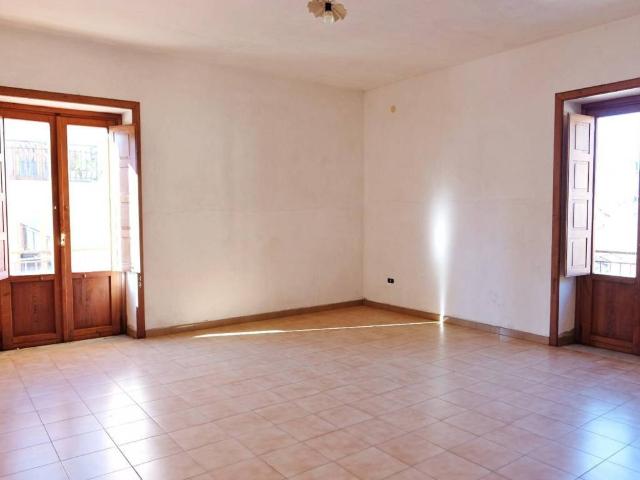 Palazzo in vendita a Serino, Campania