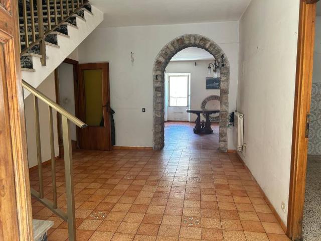 Palazzo in vendita a Sermoneta, Lazio