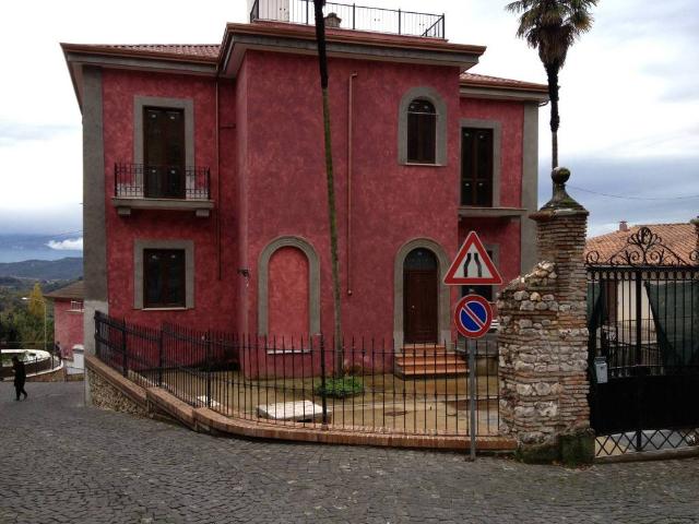 Palazzo in vendita a Serrone, Lazio