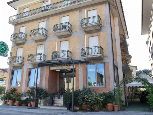 Palazzo in vendita a Marche, Fermo