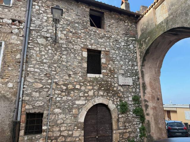Palazzo in vendita a Sezze Scalo, Sezze