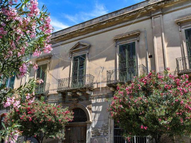 Palazzo in vendita a Santa Lucia, Siracusa