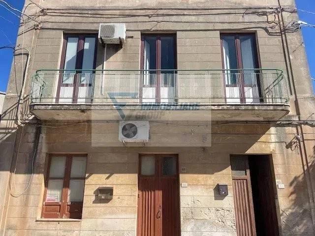 Palazzo in vendita a Belvedere, Siracusa