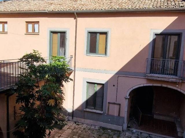 Palazzo in vendita a Solofra, Campania