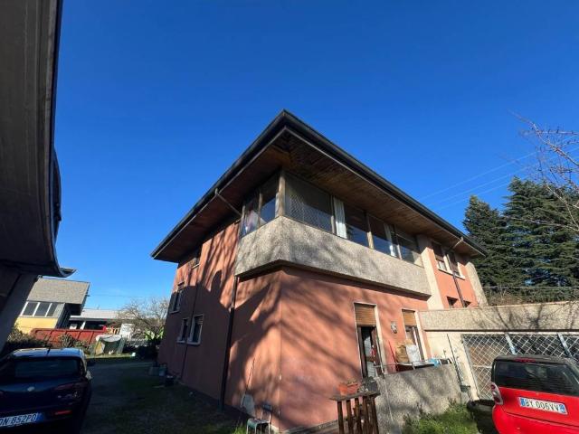 Palazzo in vendita a Somma Lombardo, Lombardia