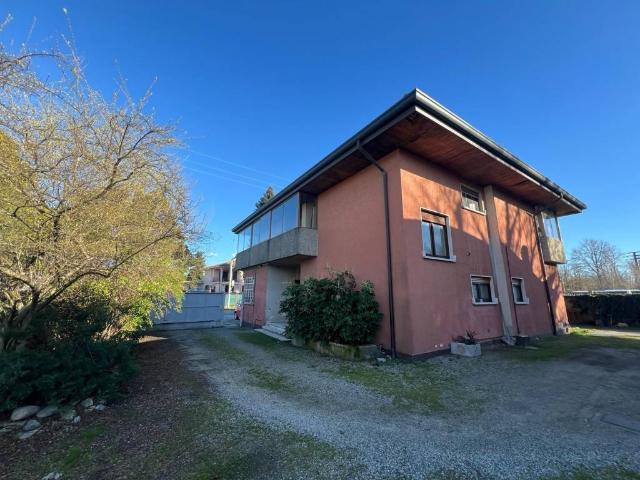 Palazzo in vendita a Somma Lombardo, Lombardia