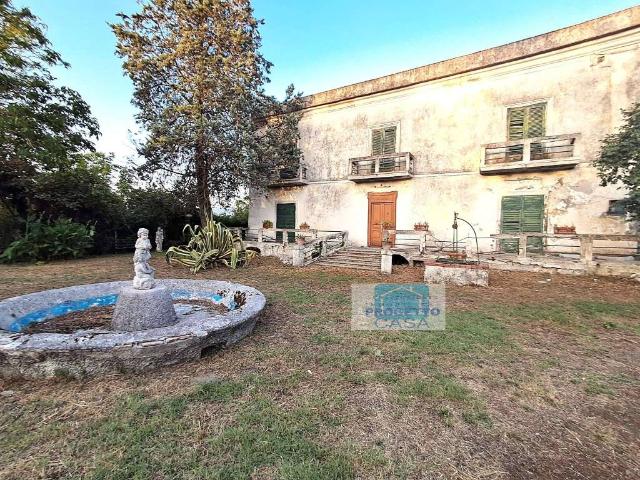 Palazzo in vendita a Somma Vesuviana, Campania