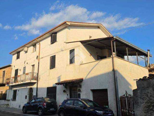 Palazzo in vendita a Carnello, Sora