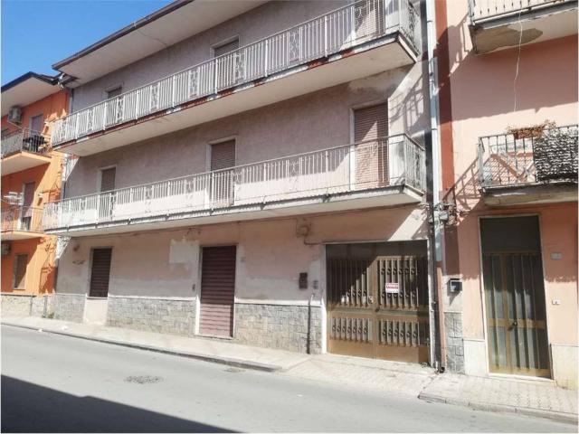 Palazzo in vendita a Sparanise, Campania