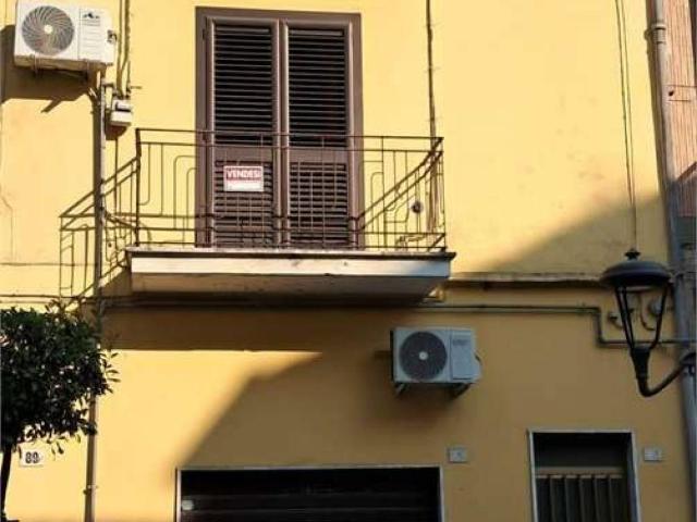 Palazzo in vendita a Sparanise, Campania