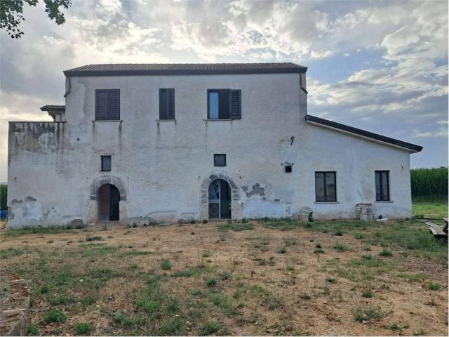 Palazzo in vendita a Sparanise, Campania