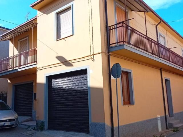 Palazzo in vendita a Zona Cassiani, Calabria