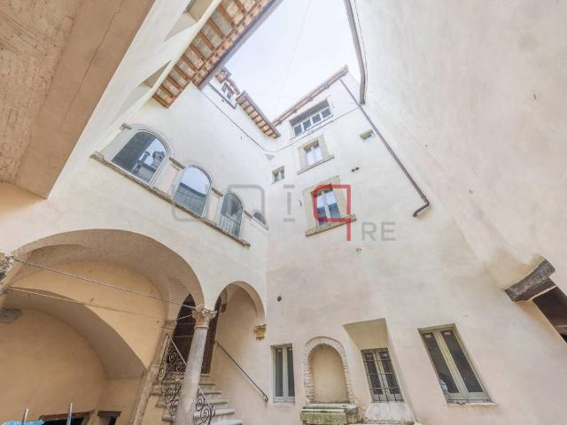Palazzo in vendita a Spoleto, Umbria