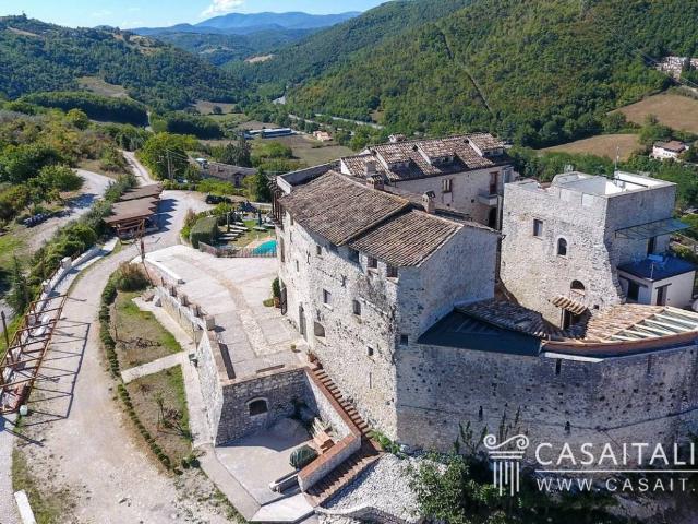 Palazzo in vendita a Spoleto, Umbria