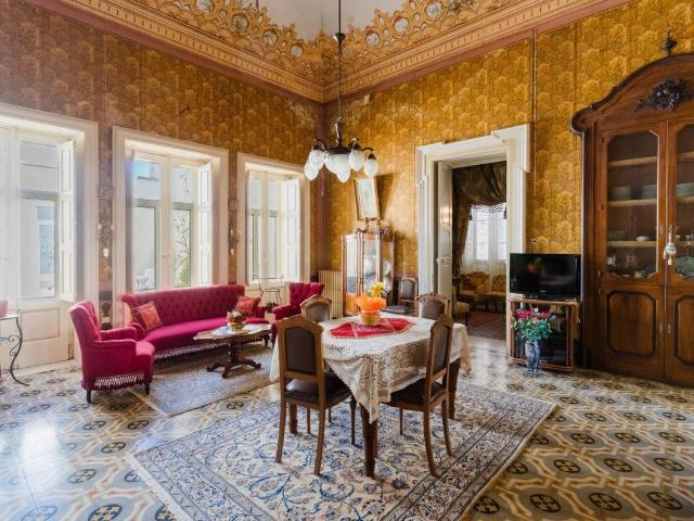 Palazzo in vendita a Puglia, Lecce