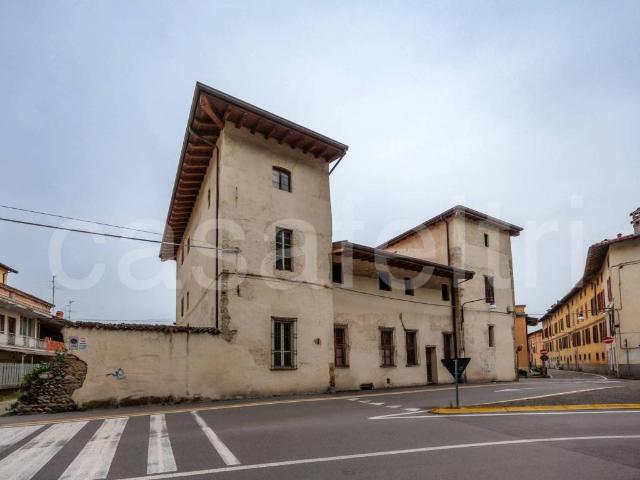 Palazzo in vendita a Stezzano, Lombardia