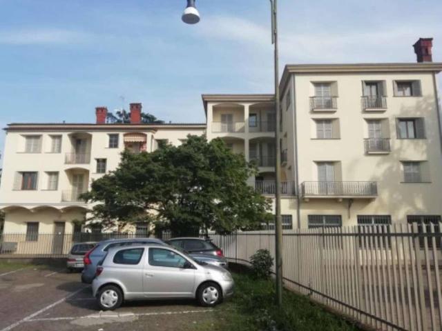 Palazzo in vendita a Stezzano, Lombardia