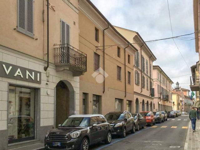 Palazzo in vendita a Stradella, Lombardia