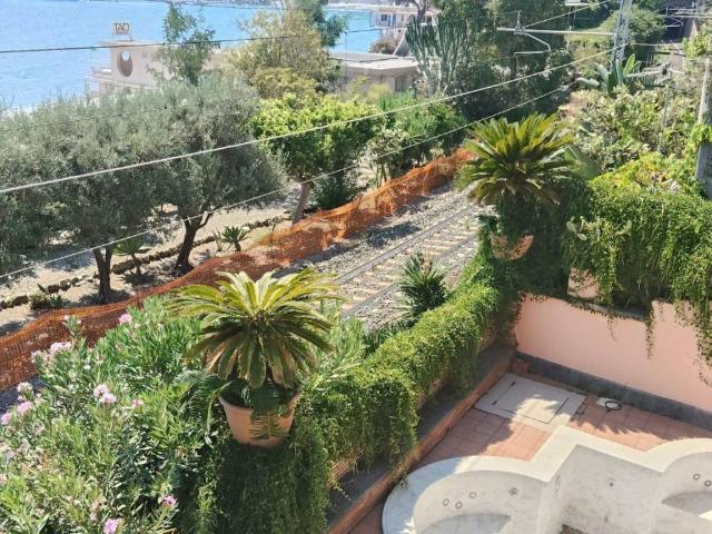 Palazzo in vendita a Mazzeo, Taormina