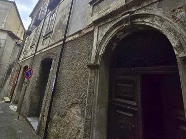 Palazzo in vendita a Taverna, Catanzaro