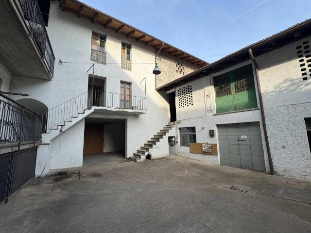 Palazzo in vendita a Tirano, Lombardia