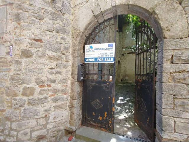 Palazzo in vendita a Izzalini, Umbria