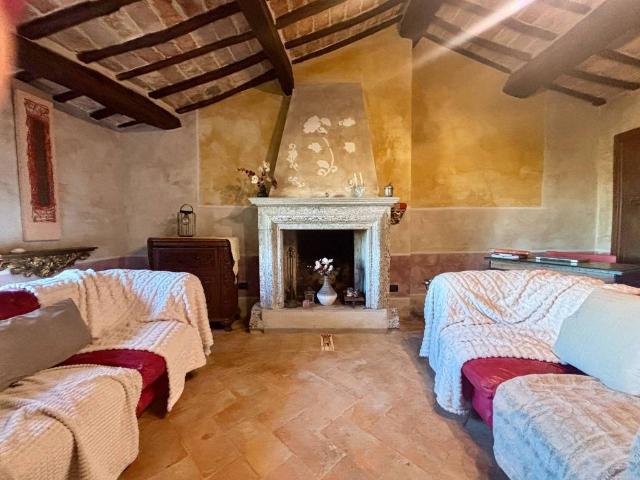 Palazzo in vendita a Izzalini, Umbria