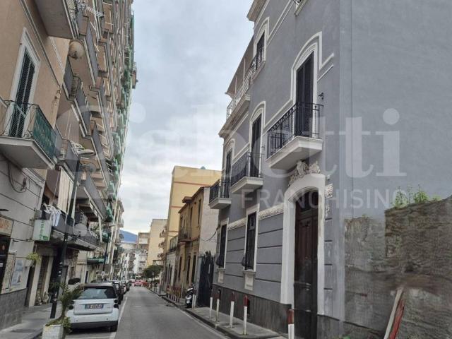 Palazzo in vendita a Fuori Porta, Torre Annunziata