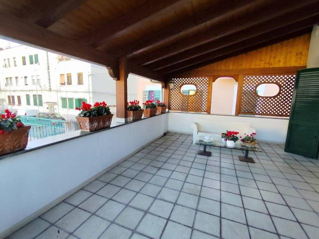 Palazzo in vendita a Fuori Porta, Torre Annunziata