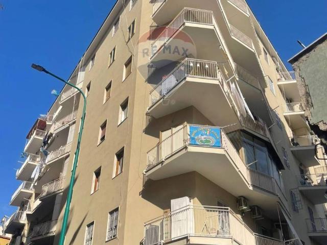 Palazzo in vendita a Torre Del Greco, Napoli