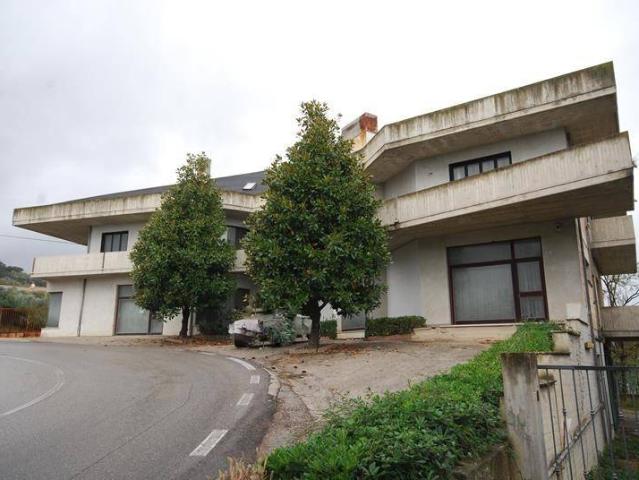 Palazzo in vendita a Unione dei Comuni della Val Vibrata, Tortoreto