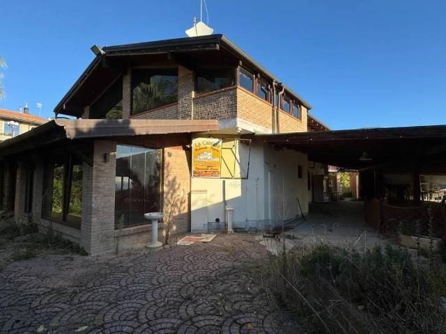 Palazzo in vendita a Unione dei Comuni della Val Vibrata, Tortoreto
