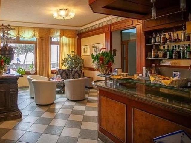 Palazzo in vendita a Comunità Montana Parco Alto Garda bresciano, Toscolano Maderno