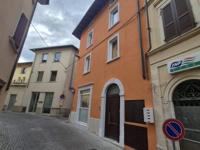 Palazzo in vendita a Comunità Montana Parco Alto Garda bresciano, Toscolano Maderno